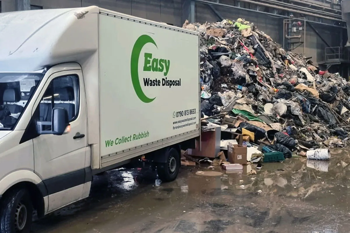 Easy Waste Disposal vehicle ready for wait and load service